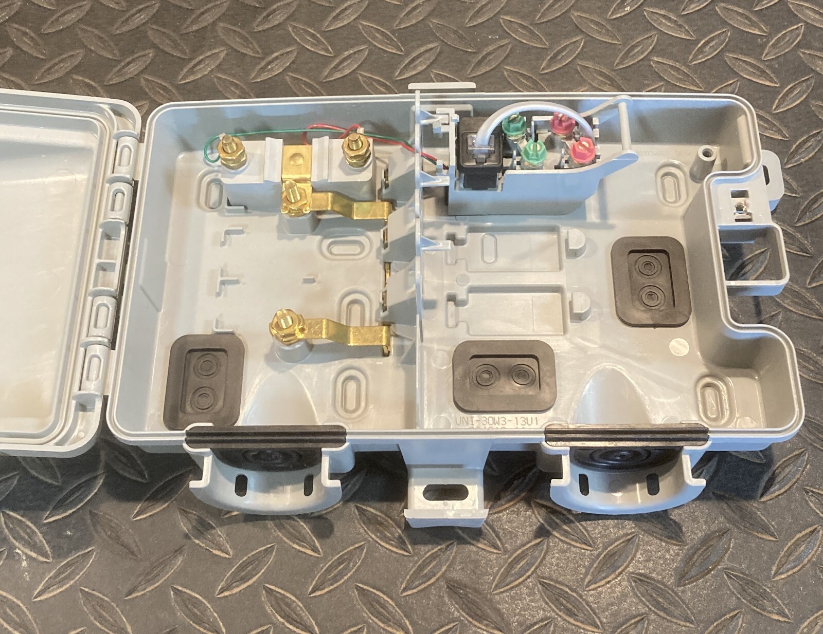 Corning Universal Network Interface Device Housing UNI-30W3-13U1