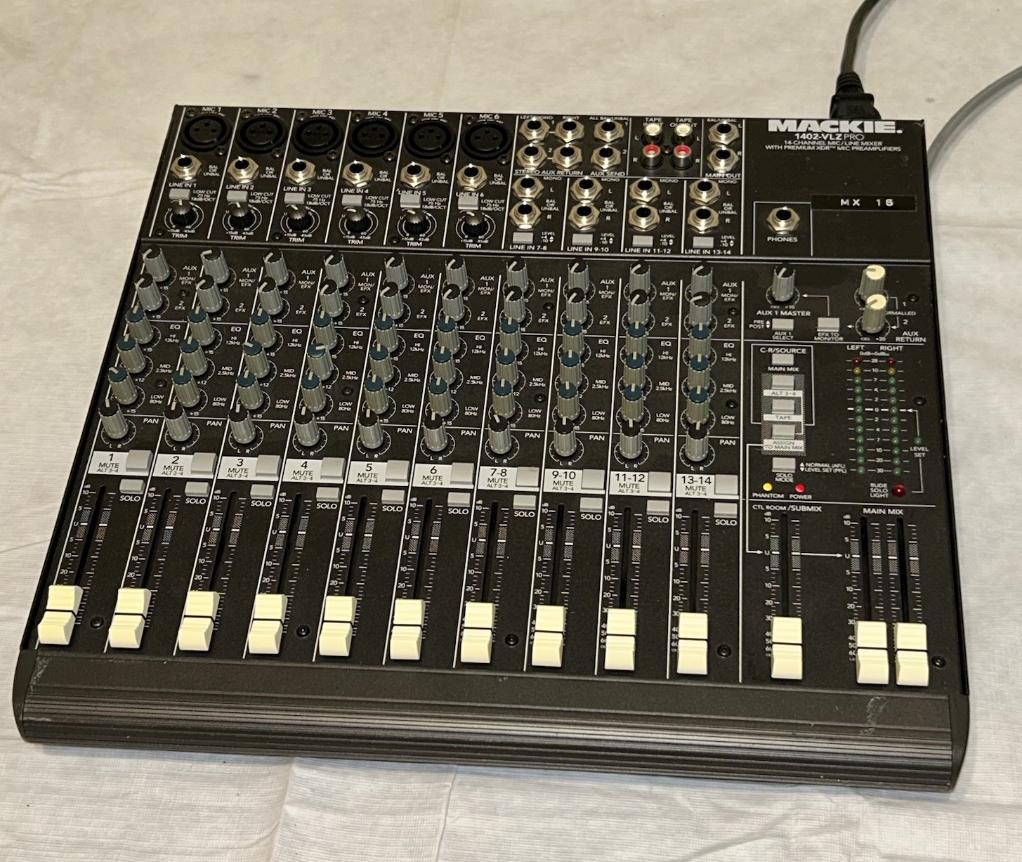 Mackie 1402-VLZ PRO 14-Channel Mic/Line Mixer w Power Adapter