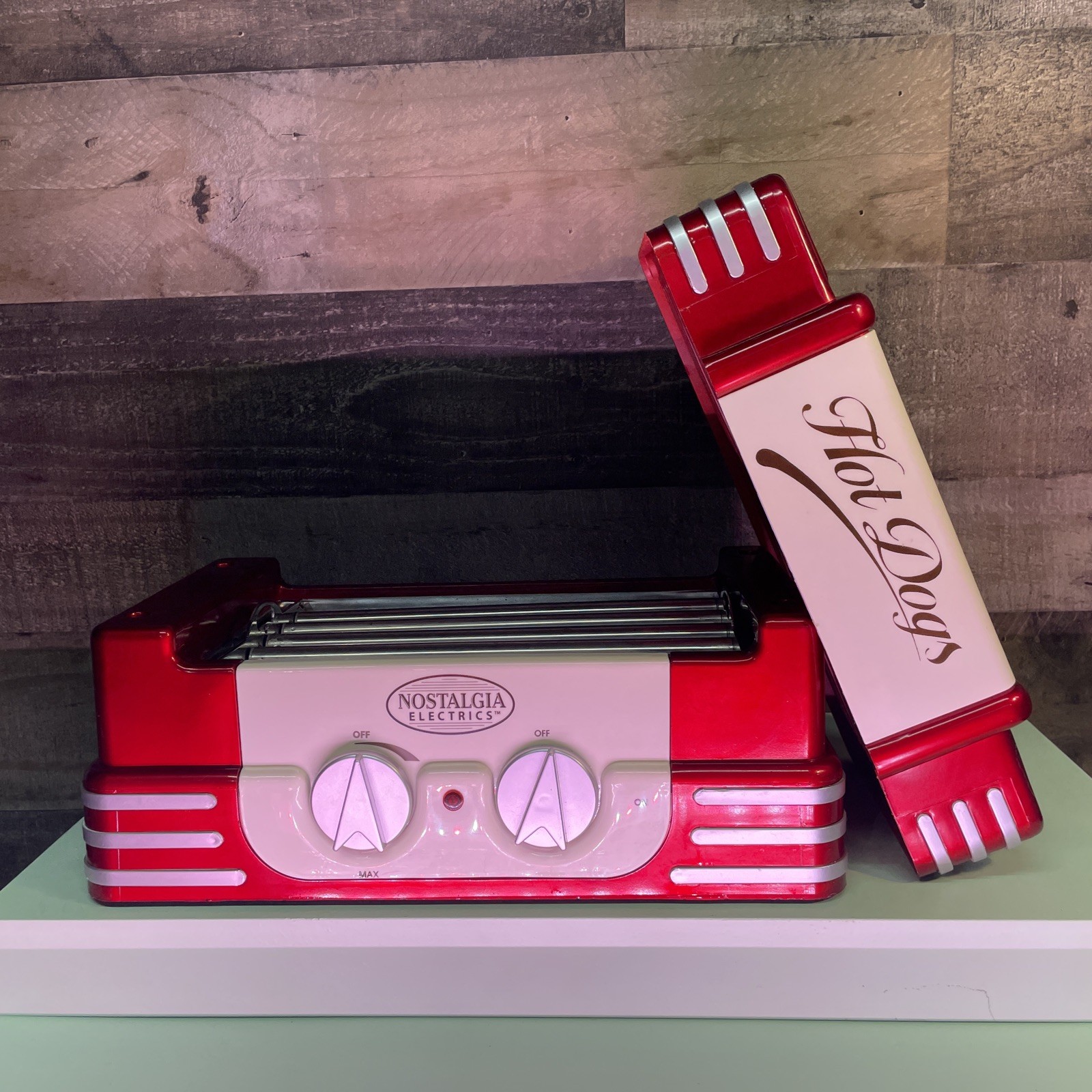 BNIB Nostalgia Electrics Retro 50’s Style Hot Dog Roller RHD-400 Column Pins