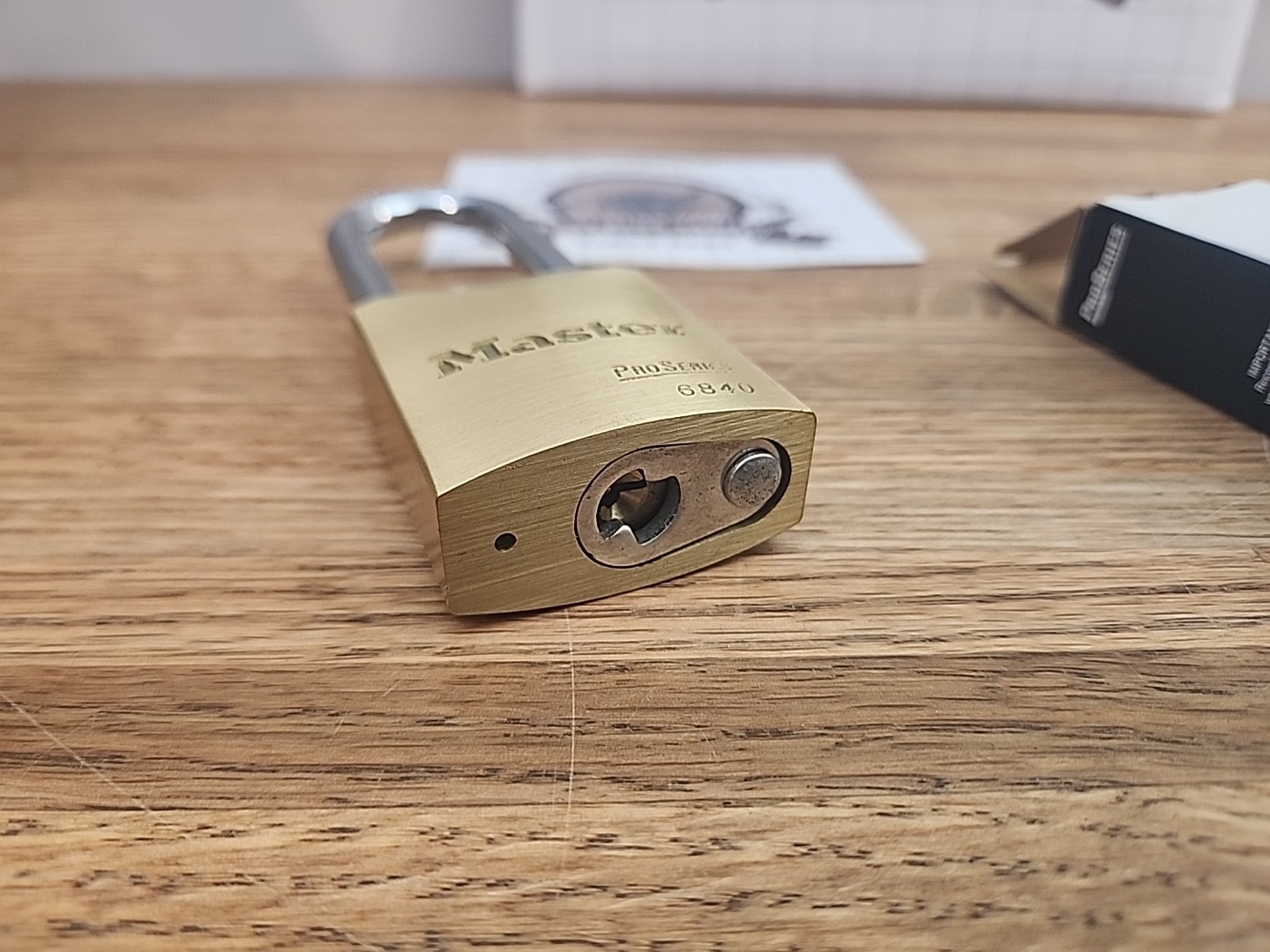 Solid Brass Shackle Master Lock 6840LJ, NOS Padlock With 2 Keys