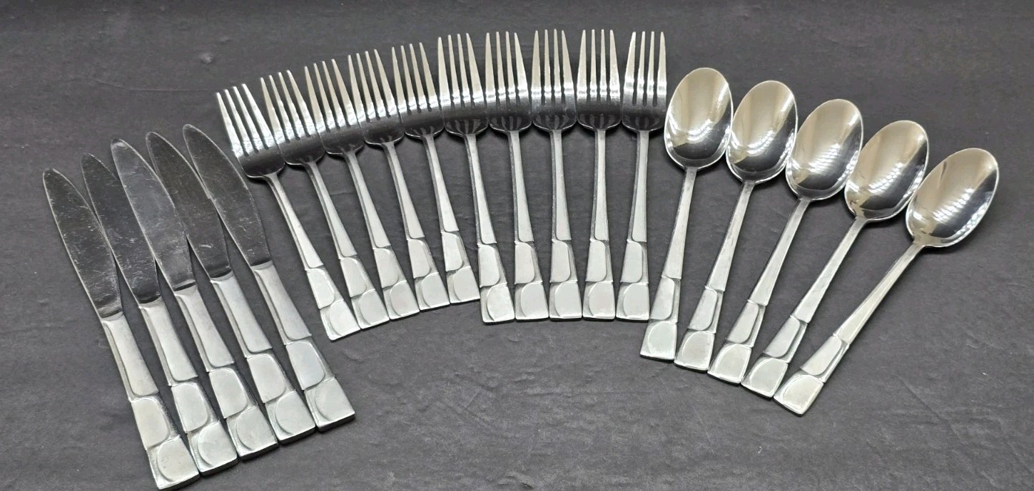 RIVER FROSTED Hampton Signature Flatware 20 Pieces Stainless Discontinued