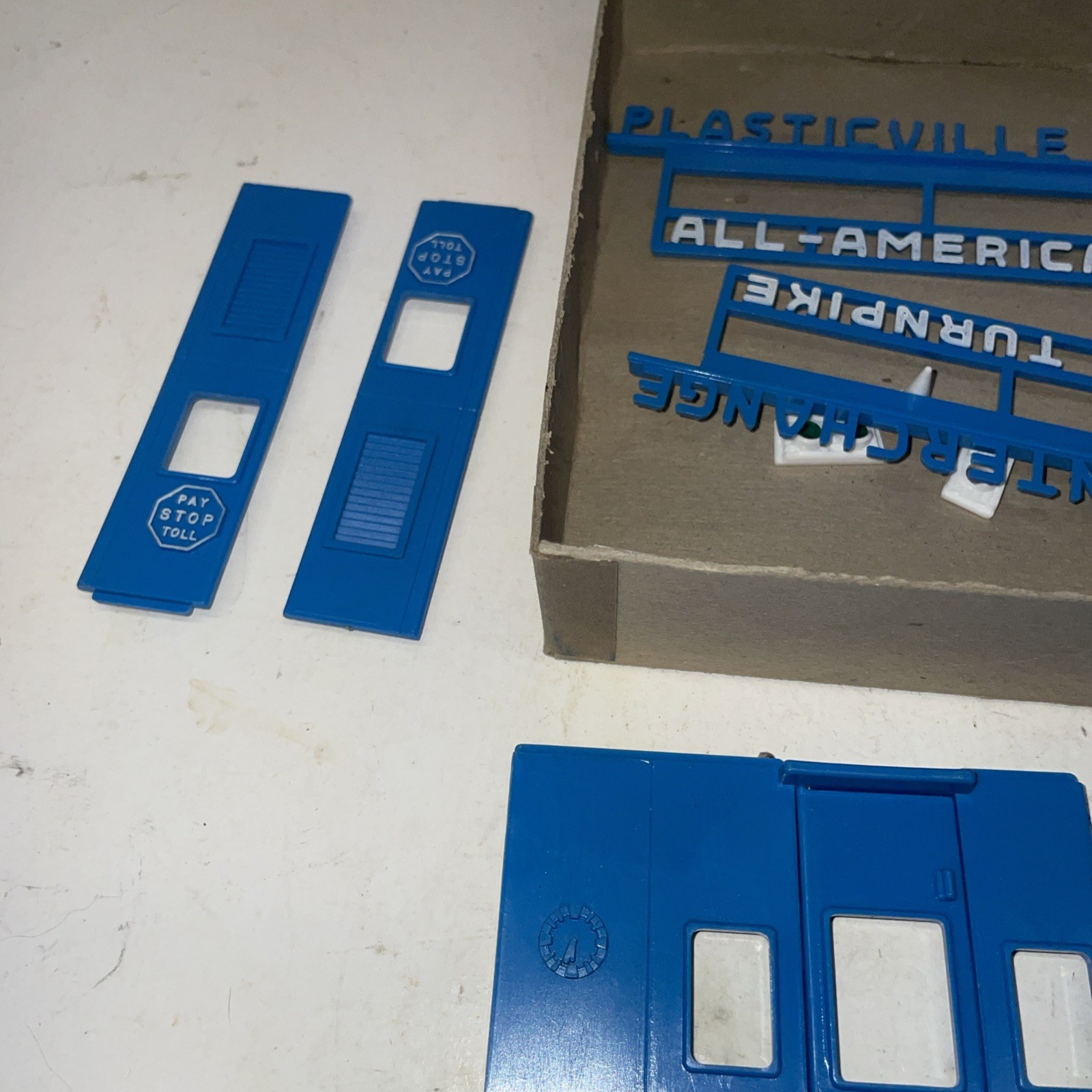 Plastic Bill Turnpike Original With Box 1900–198