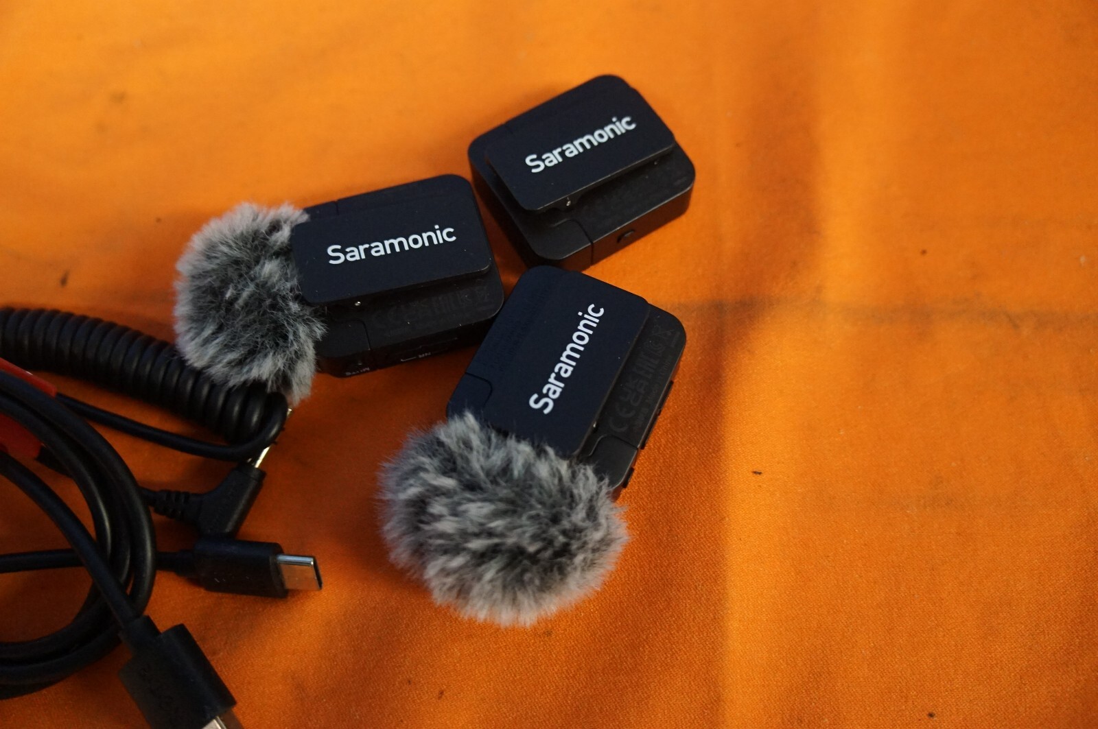 Saramonic Blink 100PX Wireless Microphone System Clip On (3) W/Case