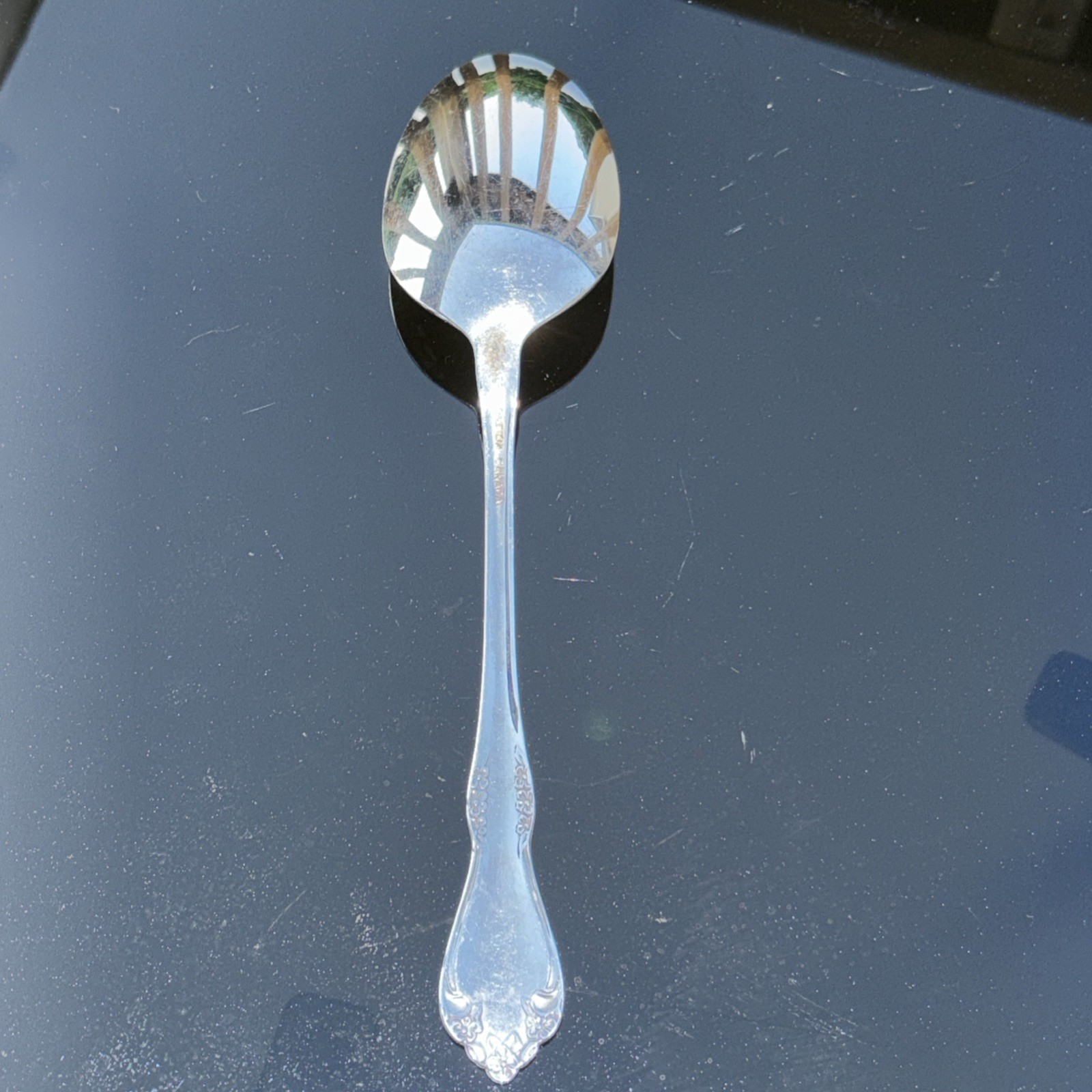 ONEIDA Canada Mansfield SOLID SERVING SPOON DELUXE GLOSSY STAINLESS RETIRED