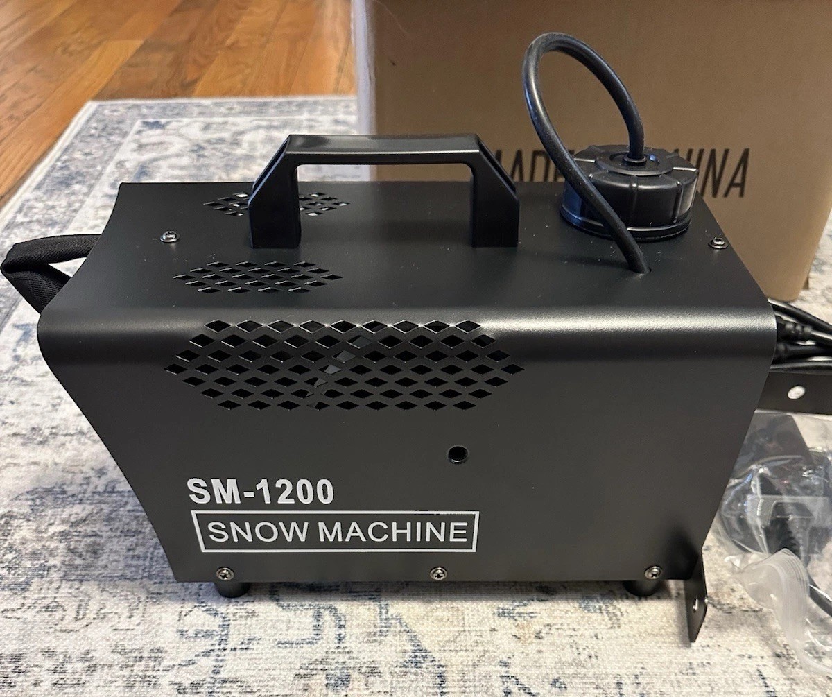 Snow Machine, 1200W Wireless Remote Control Snow Maker Machine for Outdoors Port