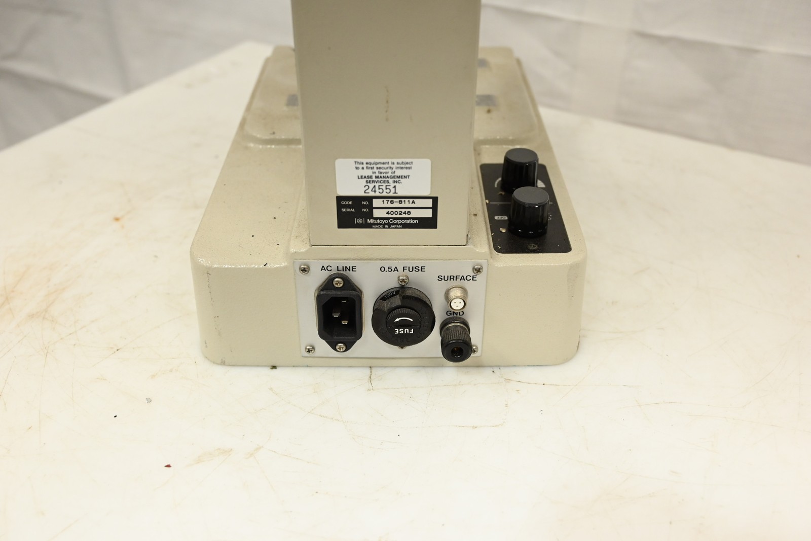 Mitutoyo 176-811A Toolmakers Microscope