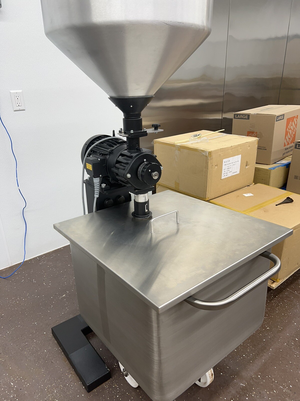 MAHLKONIG DK15 INDUSTRIAL / COMMERCIAL COFFEE GRINDER ONLY USE 10 TIMES.