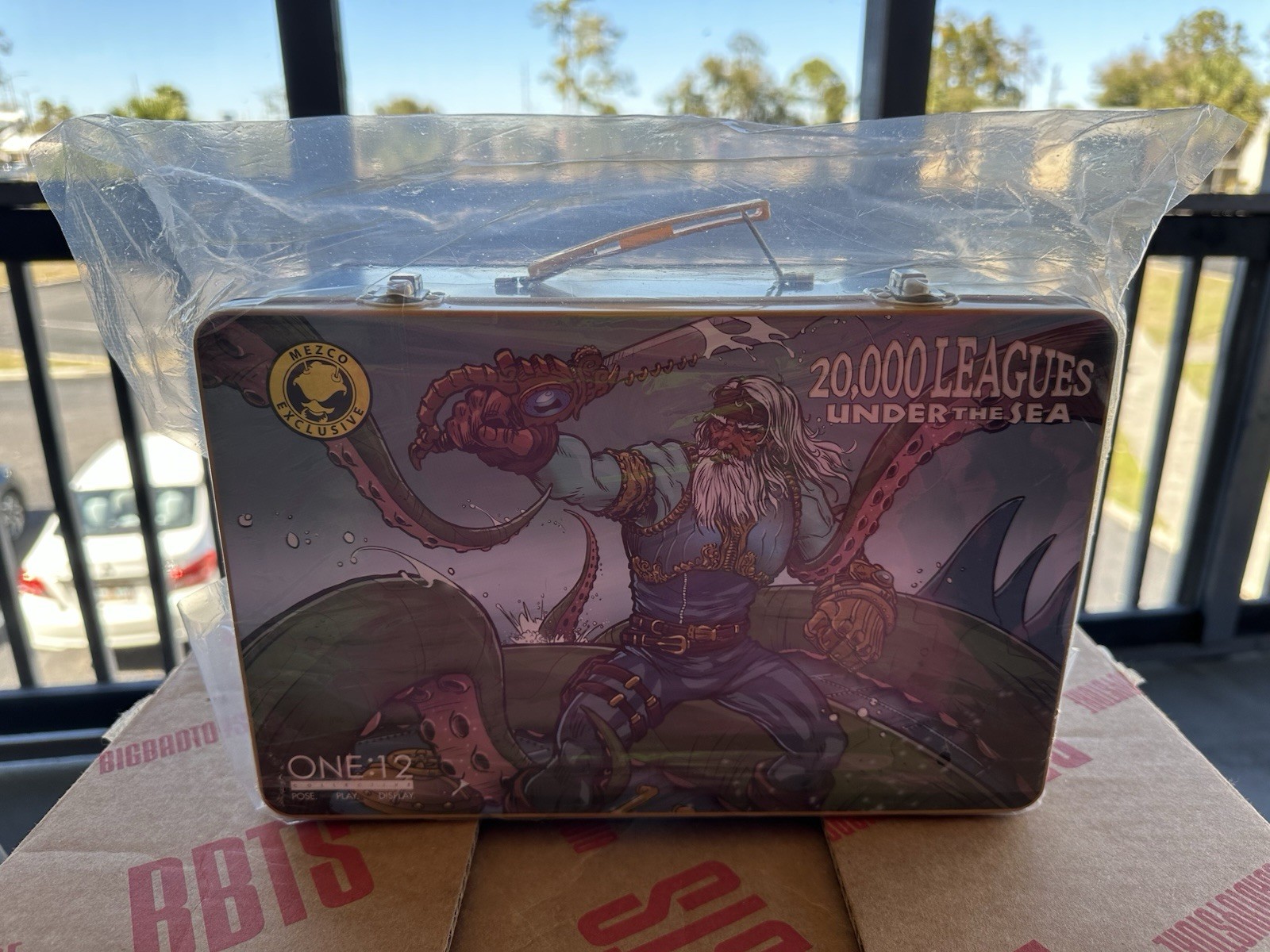 UNOPENED Mezco One:12 20,000 Leagues Under the Sea Metal Lunchbox Collectible