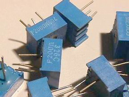 25 Bourns 3386 200 Ohm Trimmer Potentiometers PCB Mount
