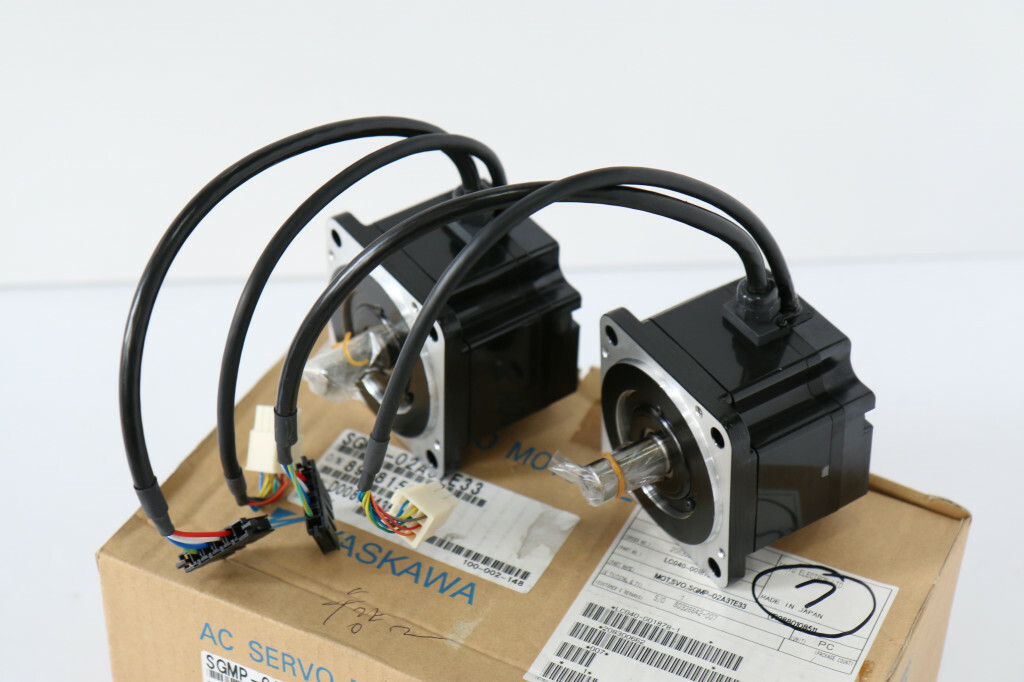 YASKAWA New Servo Motor SGMP-02A3TE33, 1Pcs