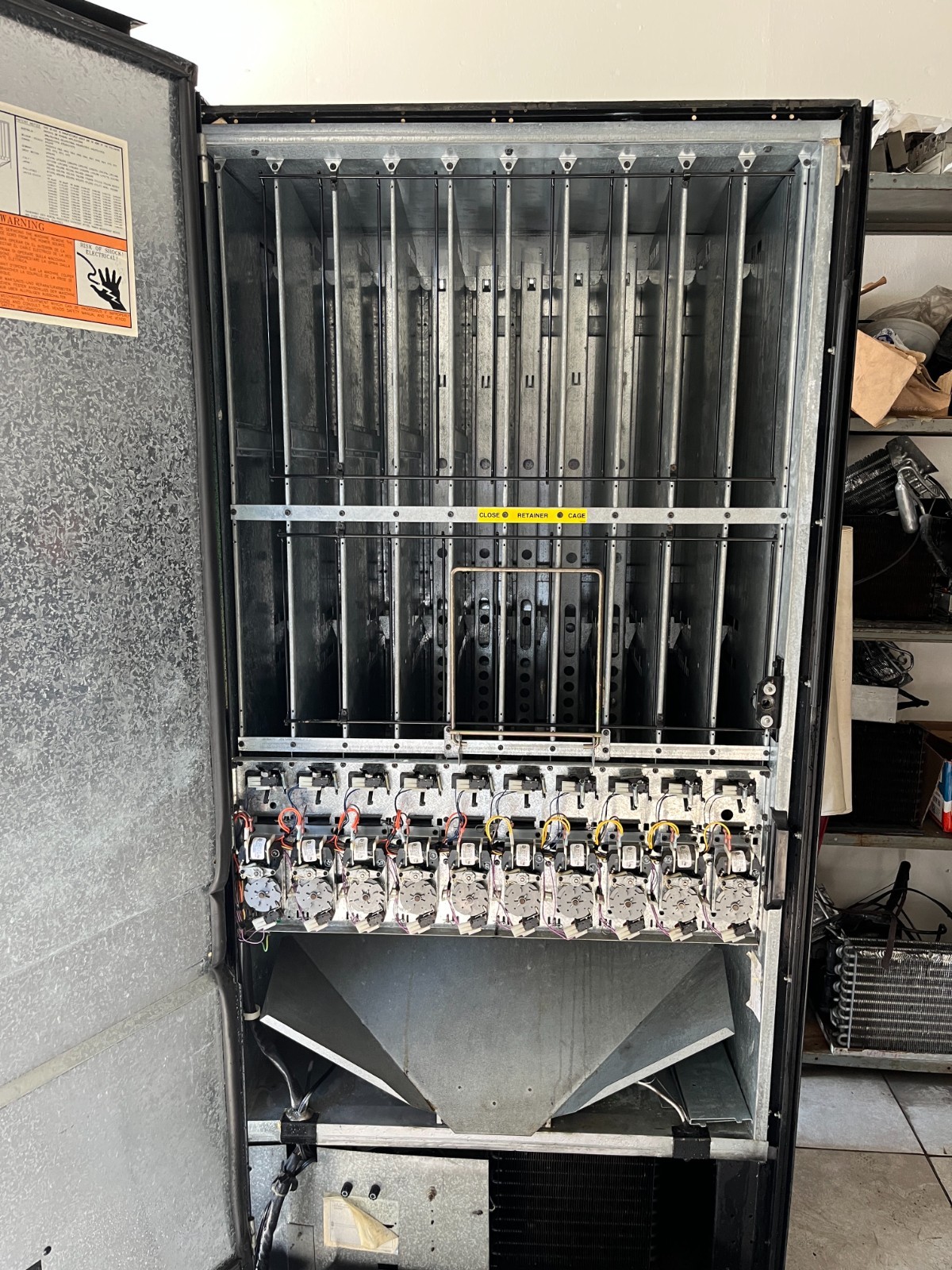 Vendo 570 Vending Machine 10 Select $1/$5 Bill Acceptor