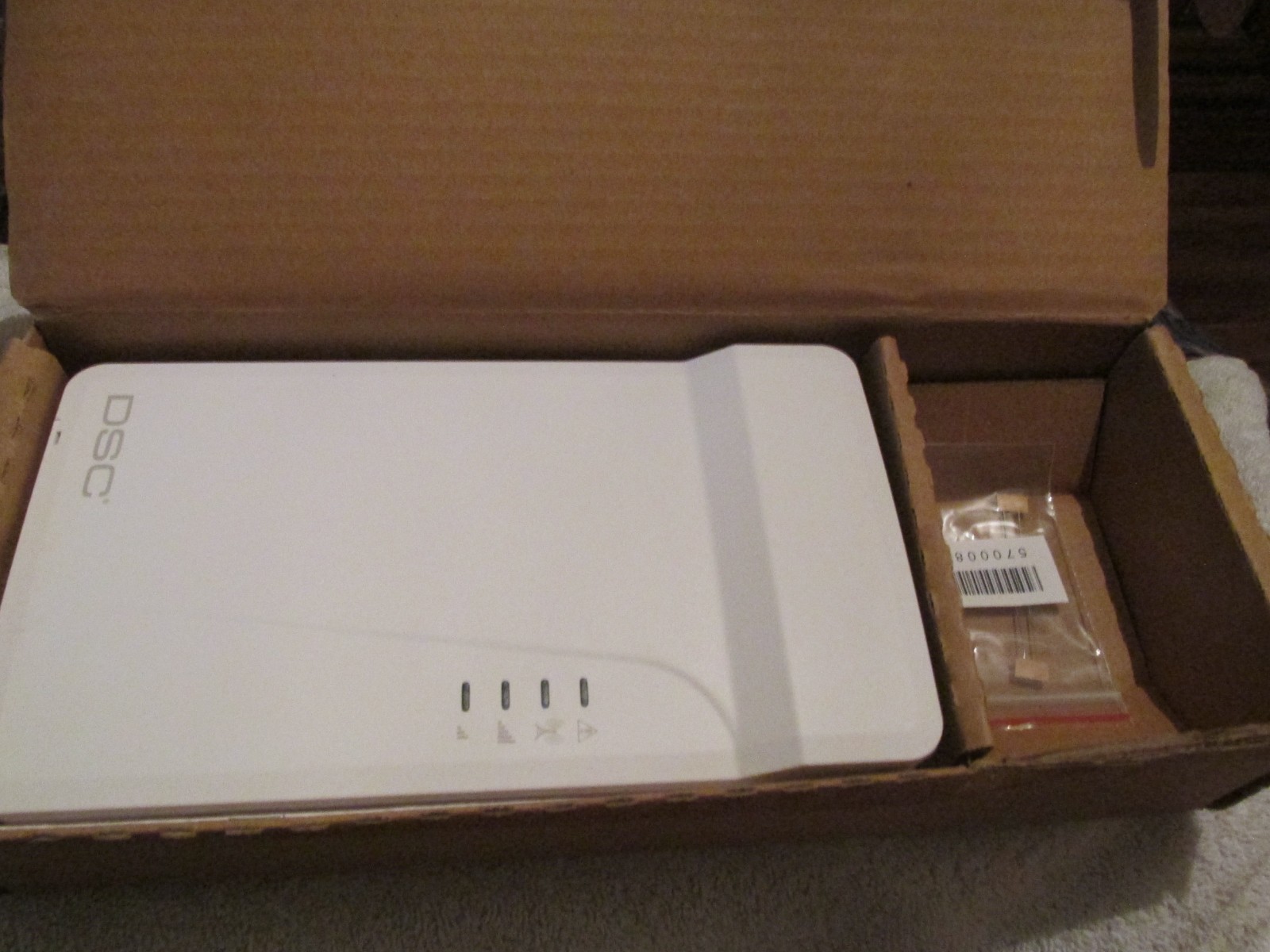DSC LE4000E-AT Cellular LTE Universal Wireless Alarm Communicator NEW (Open Box)
