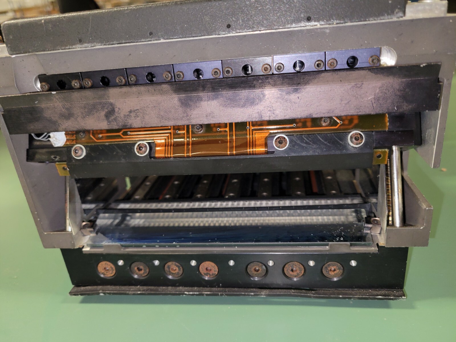 Universal Instruments 48999301 GSM Inline 7 Spindle Placing Head