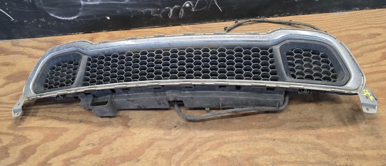 2014-2018 Jeep Cherokee Limited Front  Bumper Lower Grille W/Shutter Air Motor