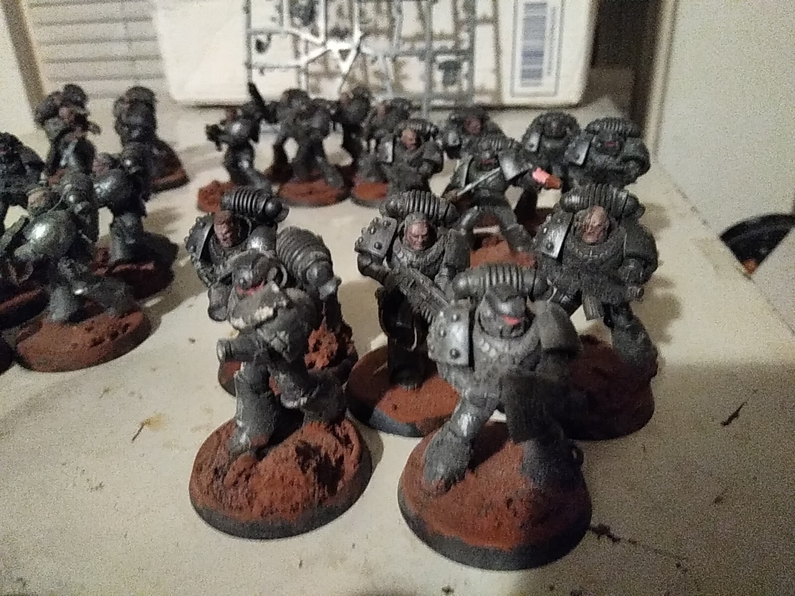 30 Mk 6 Space Marines With A Basic Steel/metallic Paint Scheme/bits Sprue