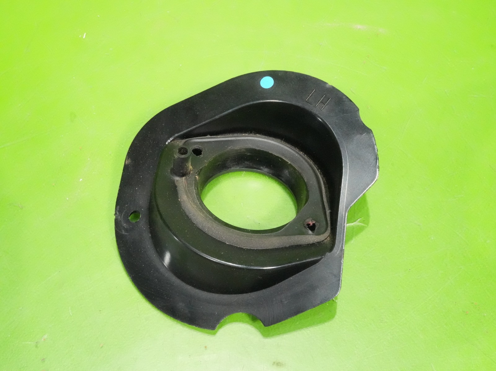 09-15 Jaguar XF XFR OEM 9X233F567AB fuel gas tank filler neck top bracket seal