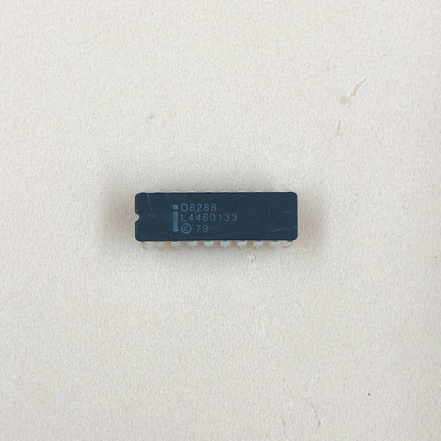 1pc Vintage Intel D8288 Bus Controller, 8288  **NOS