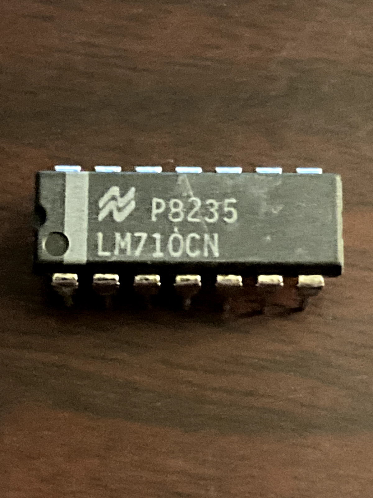 LM710CN Voltage Comparator DIP-14