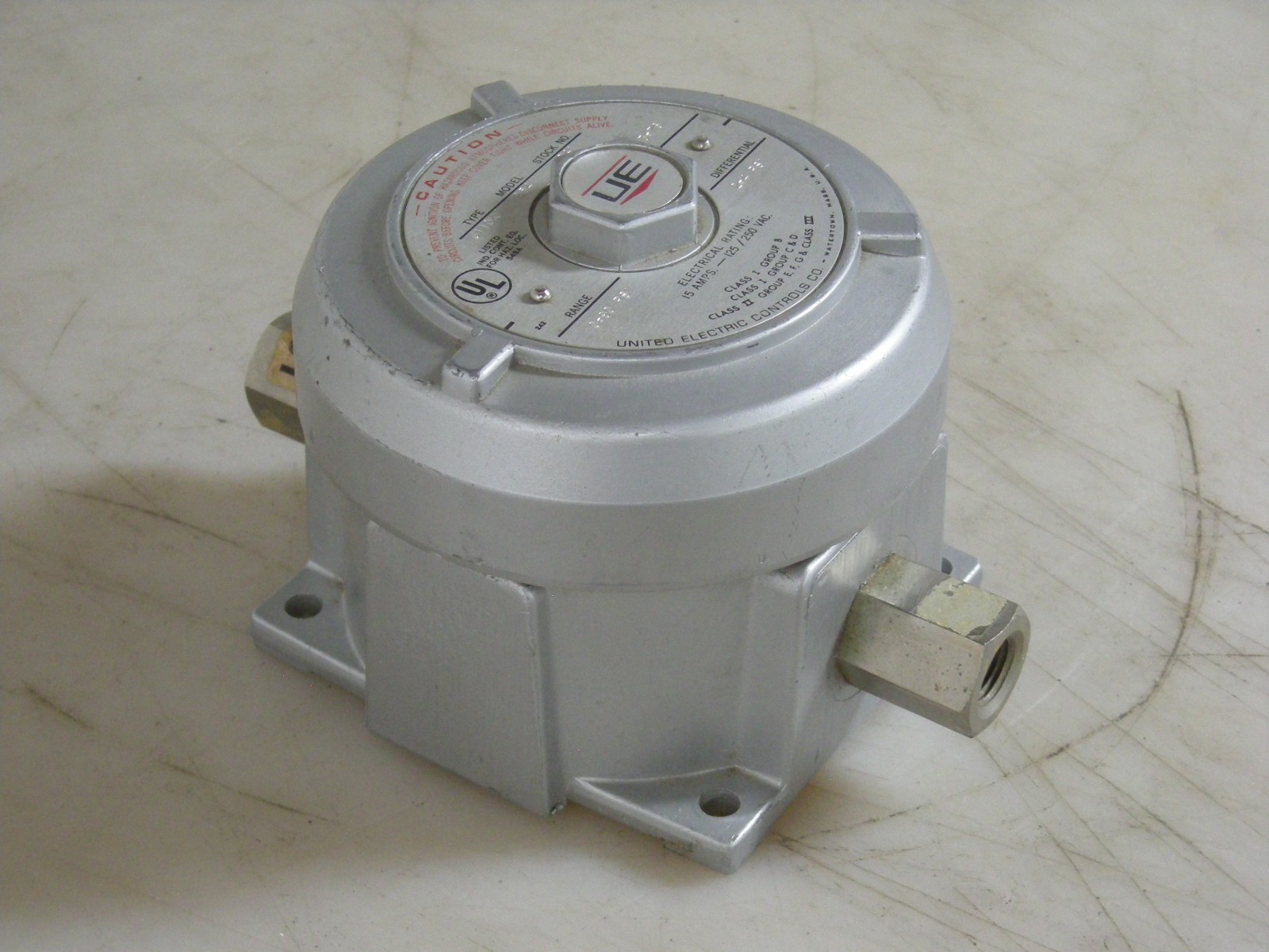 United Electric Differential Pressure Switch Type J110K Model 254 Range 0-90PSI