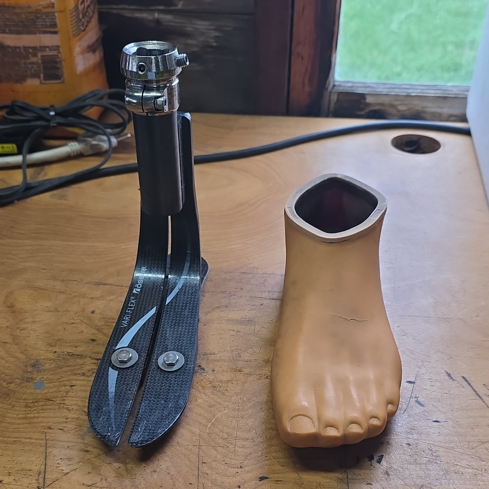 Össur Vari-Flex Carbon Fiber Prosthetic Foot/Ankle with Cosmetic Foot Shell