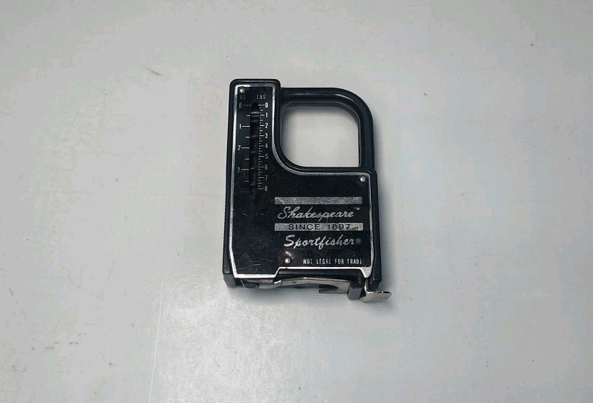 Vintage Shakespeare Sportfisher De-Liar Fishing Scale and Measuring Tape
