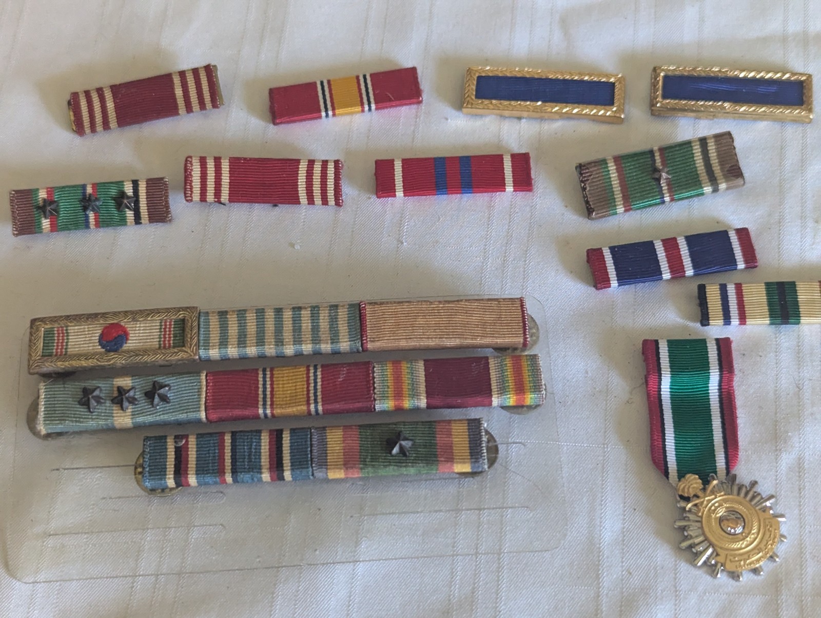 WWII lot of 17 chest ribbons stars + mini medal