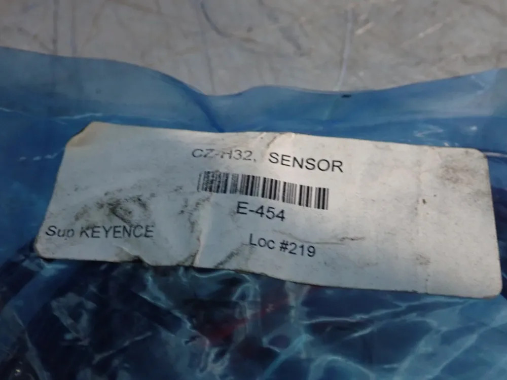 KEYENCE CZ-H32 OPTIC SENSOR 10251190359