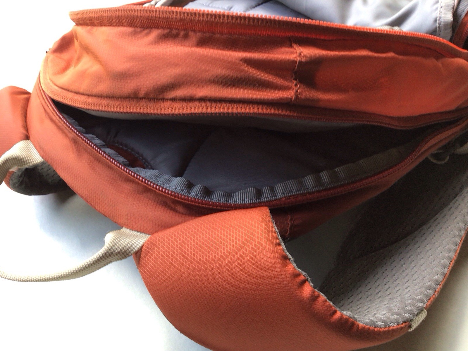 Camelbak Orange Cloud Walker W/ 70 Oz Bladder