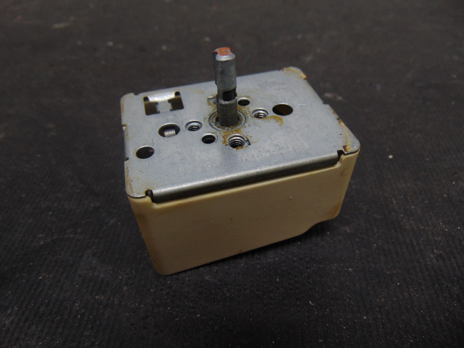 GE Electric Range JBP35DM1BB Infinite Control Switch WB24T10025