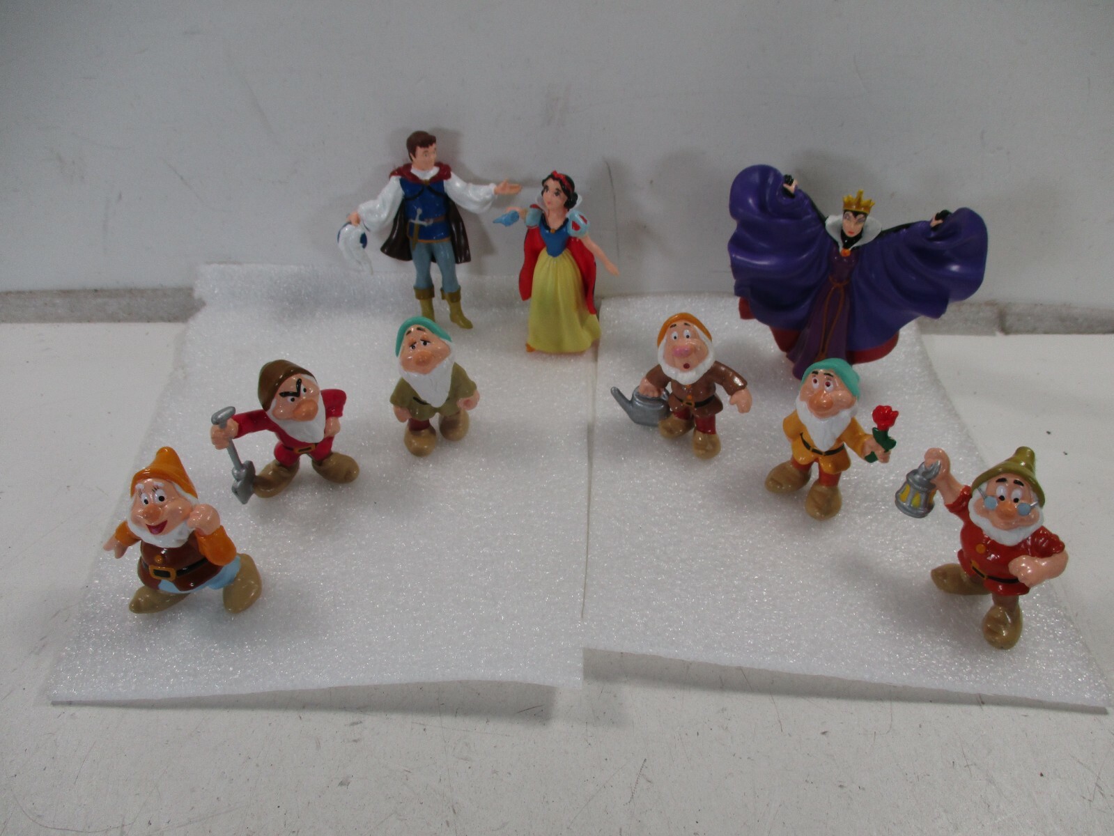 Lot: Applause Cake Toppers Snow White, 6 Dwarfs, The Prince, The Evil Queen