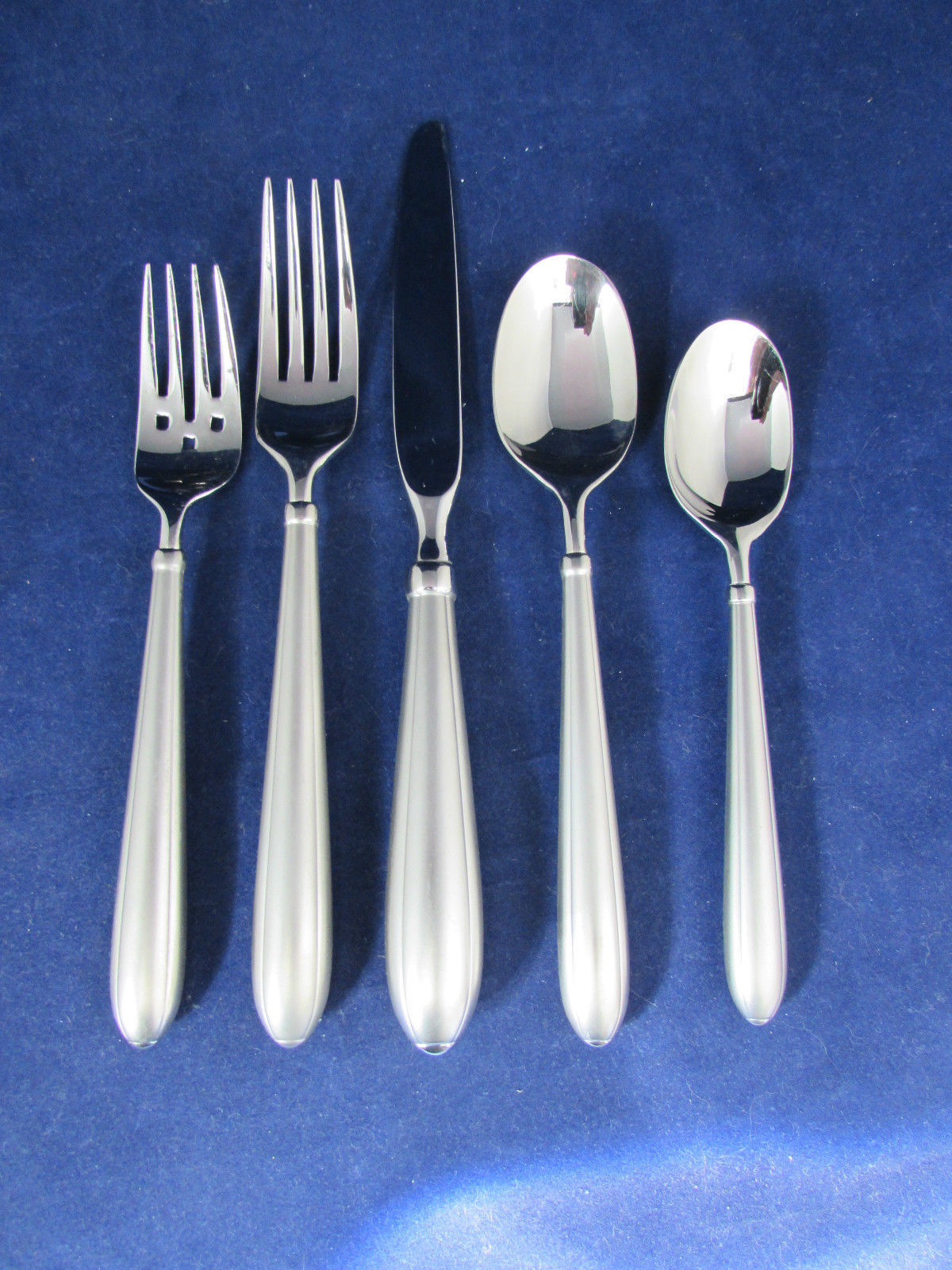 Oneida Stainless Flatware - SPINELLE -  5pc Place Setting -   Made in the USA