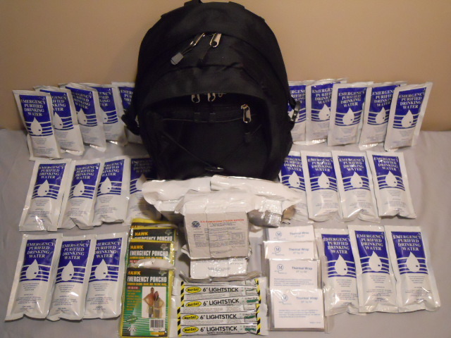 EMERGENCY SURVIVAL KIT WITH FOOD AND WATER 3 DAY 4 PERSONS  GRAB AND GO
