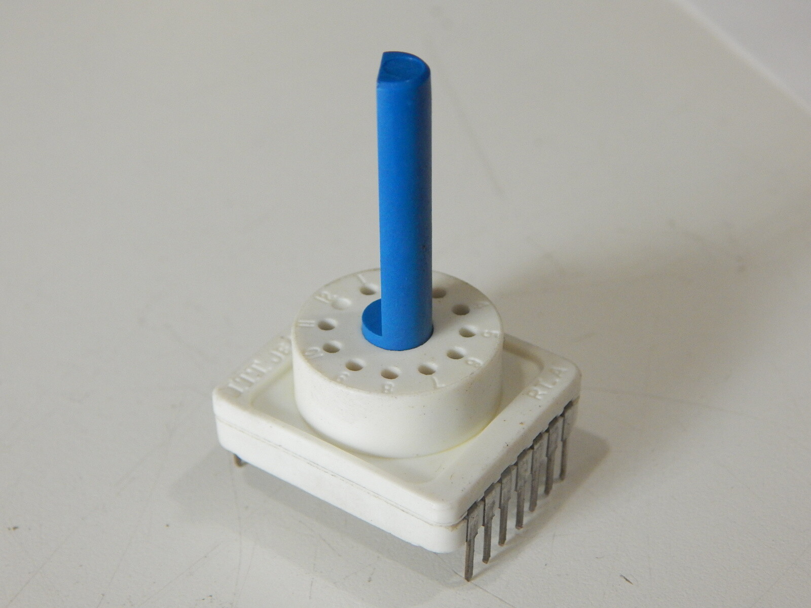 ITT RT-A 12 POSITION ROTARY SWITCH 0.15A 60VAC 60VDC 5VA PC MOUNT WITH STOP