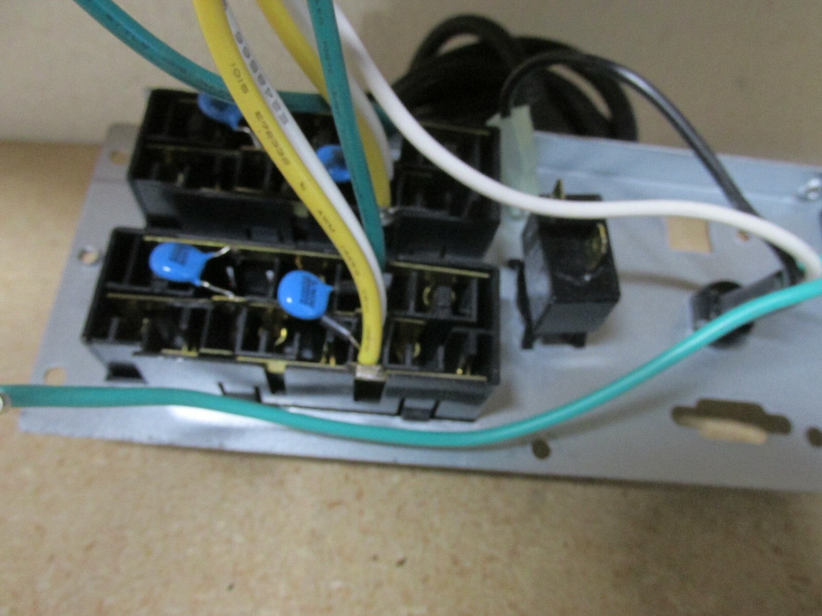 APC SUA1500RM2U REPLACEMENT Back Panel w 6 Outlets & Card Slot