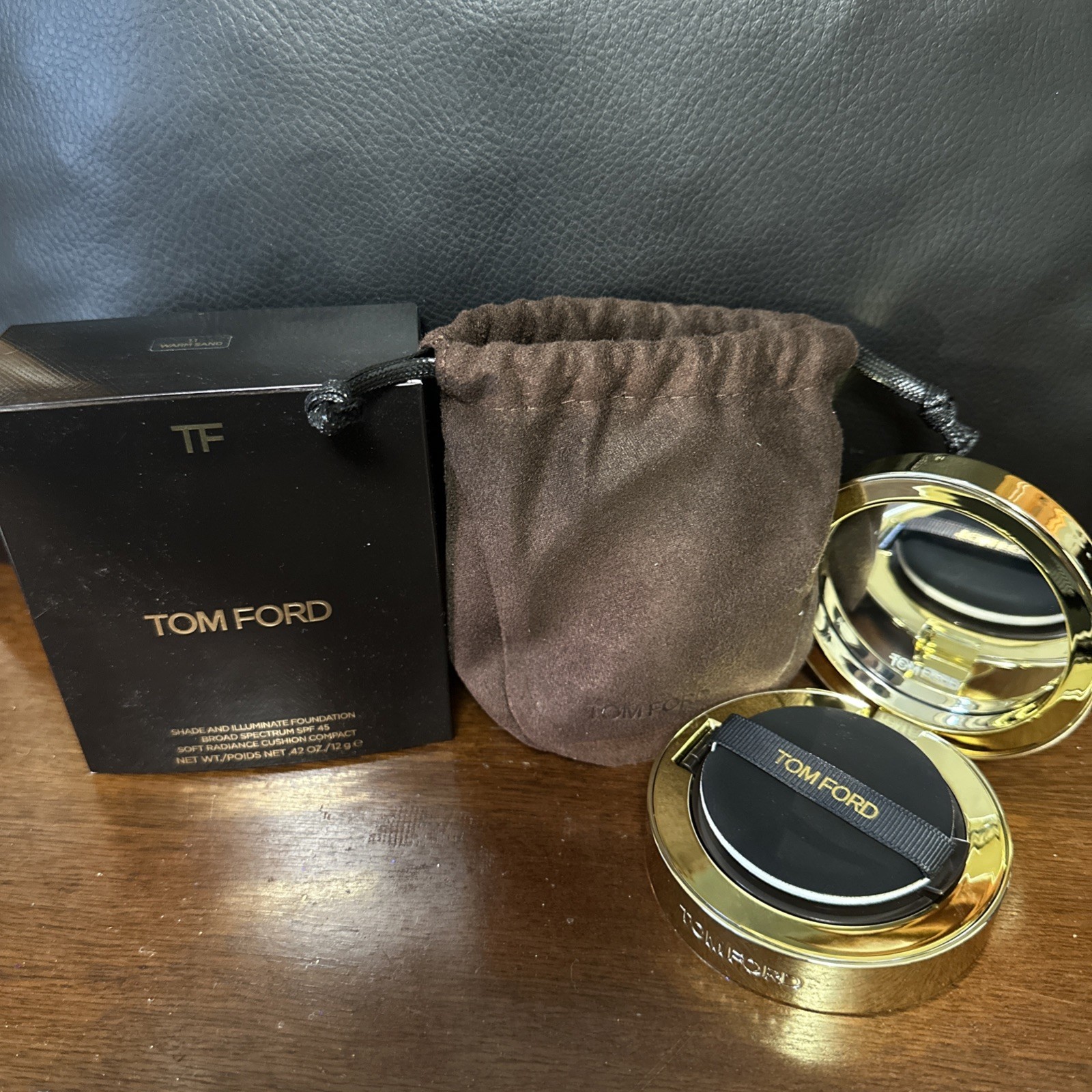 Tom Ford Shade & Illuminate Foundation SPF 45 1.1 Warm Sand 0.42 oz Compact