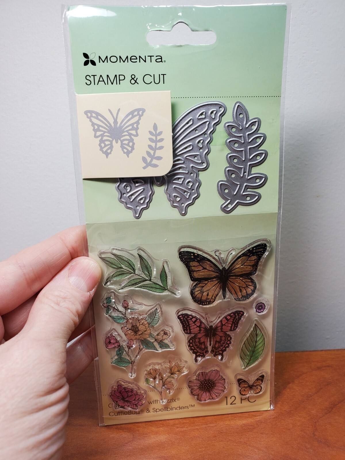 VS1 Momenta  Butterfly stamp and die set new