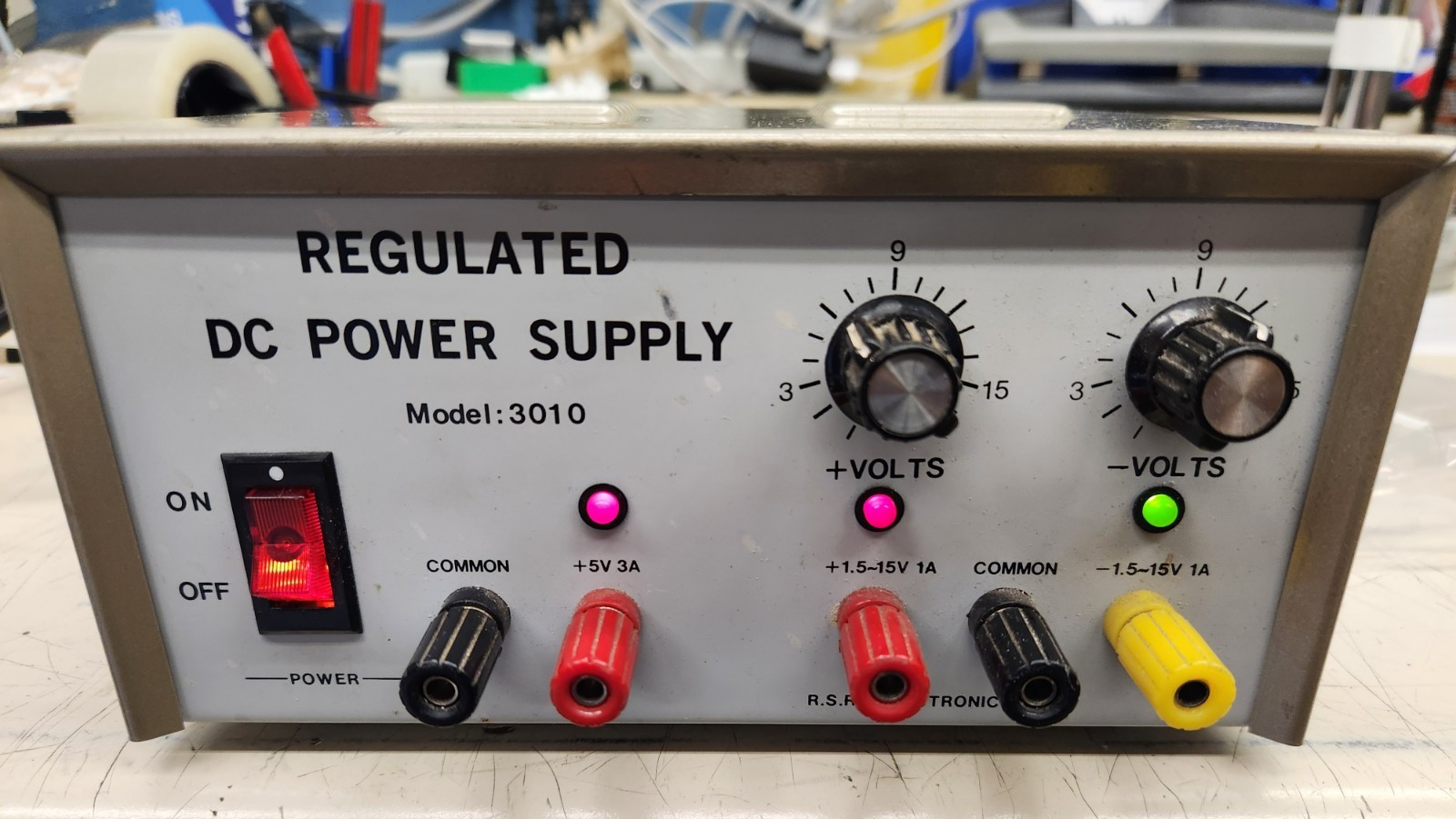 RSR ELECTRONICS 3010 Regulated DC Power Supply TECH TESTED !