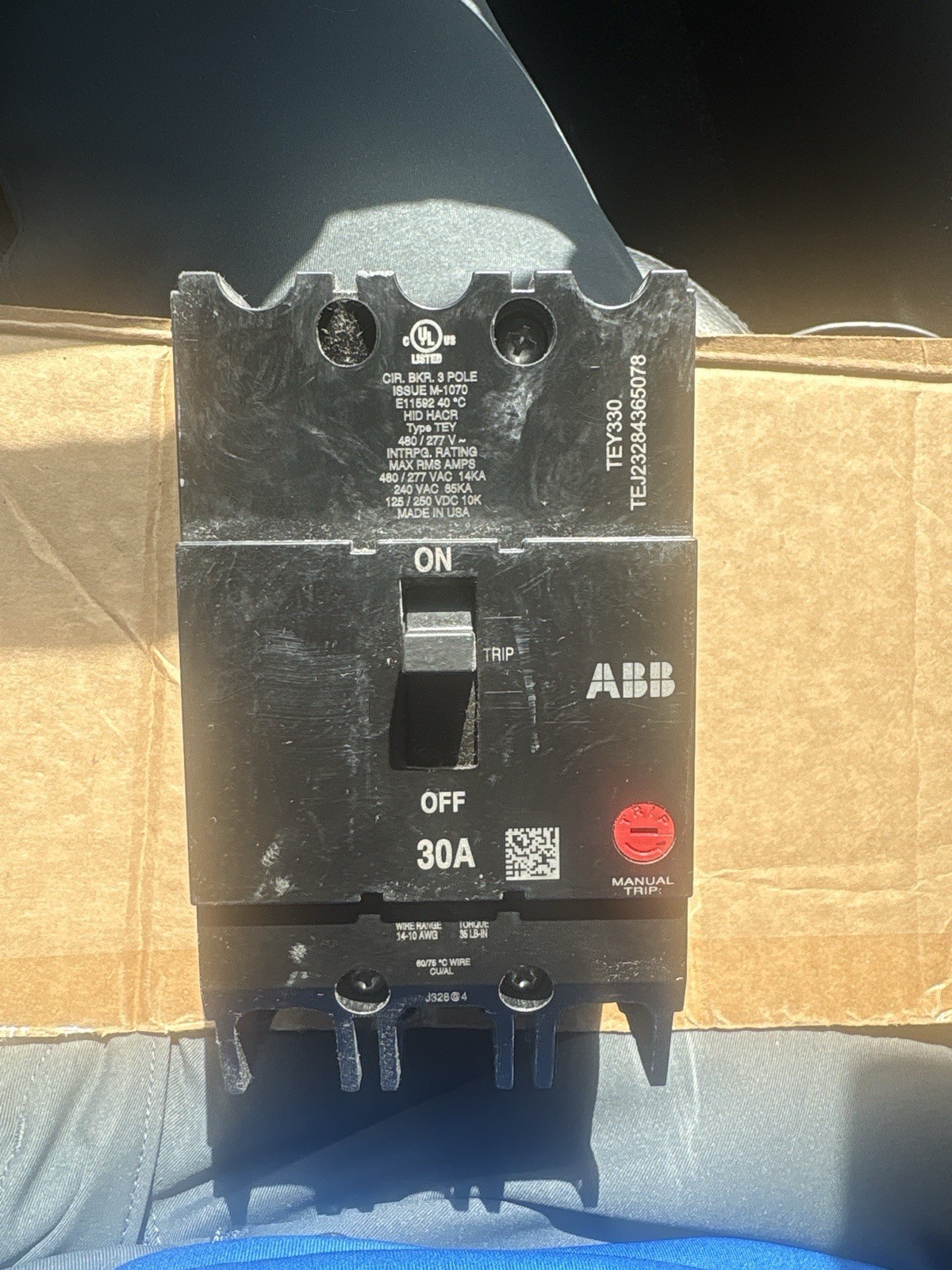 ABB TEY330 Circuit Breaker 30 Amp 3 Pole 480V Bolt-On w/ Captive Screws – GE