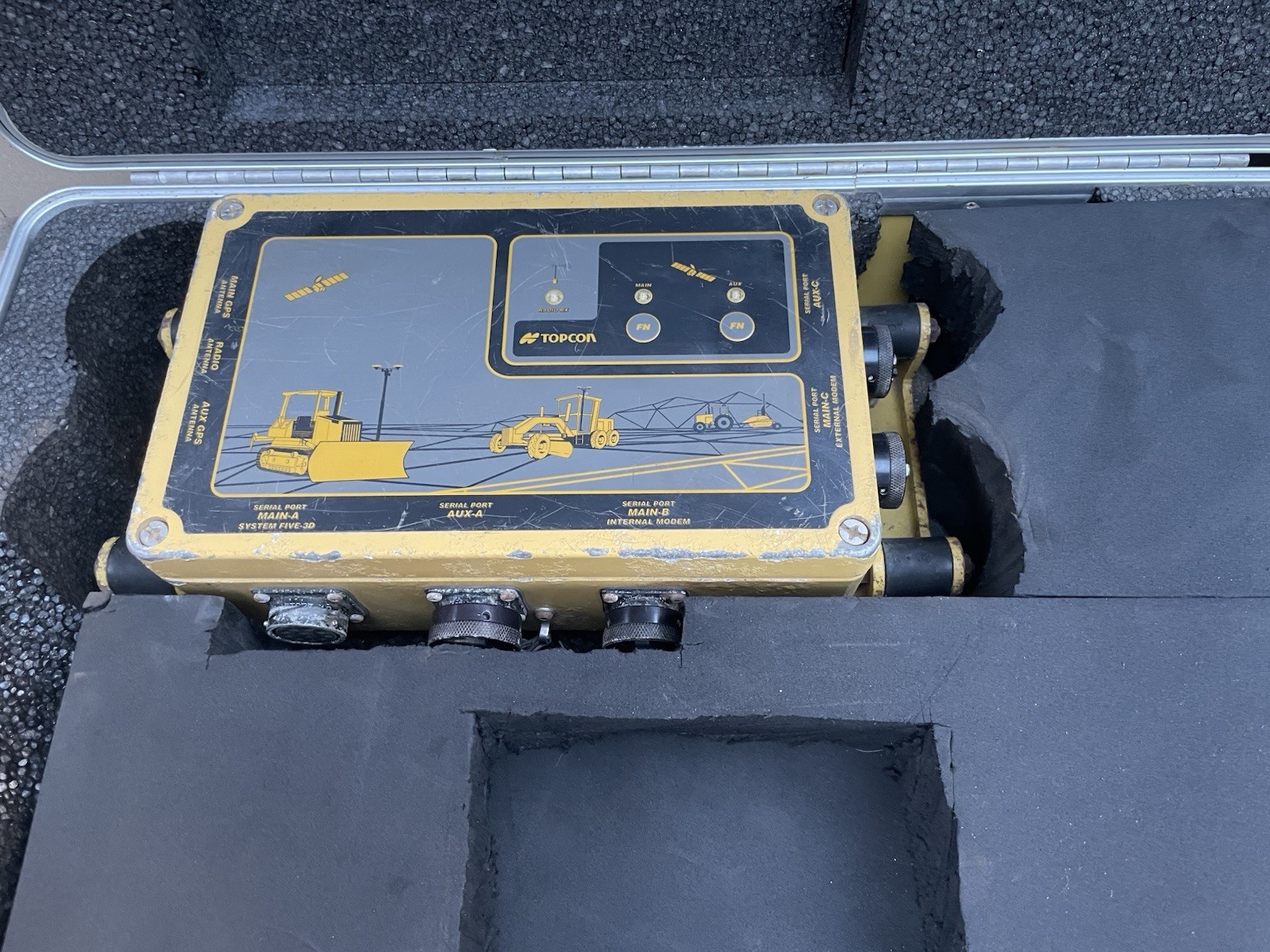 TOPCON SYSTEM FIVE 9901 GPS MACHINE CONTROL BOX 3DMC INCLUDING DISPLAY UNIT 9168