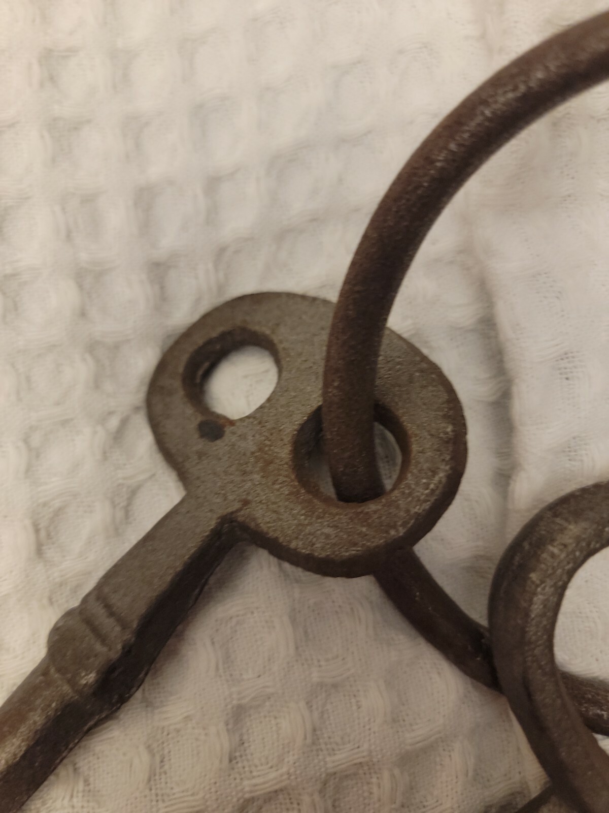 KEYS SET OF 4 CAST IRON Large Cast 7" Keys on Ring KEYRING