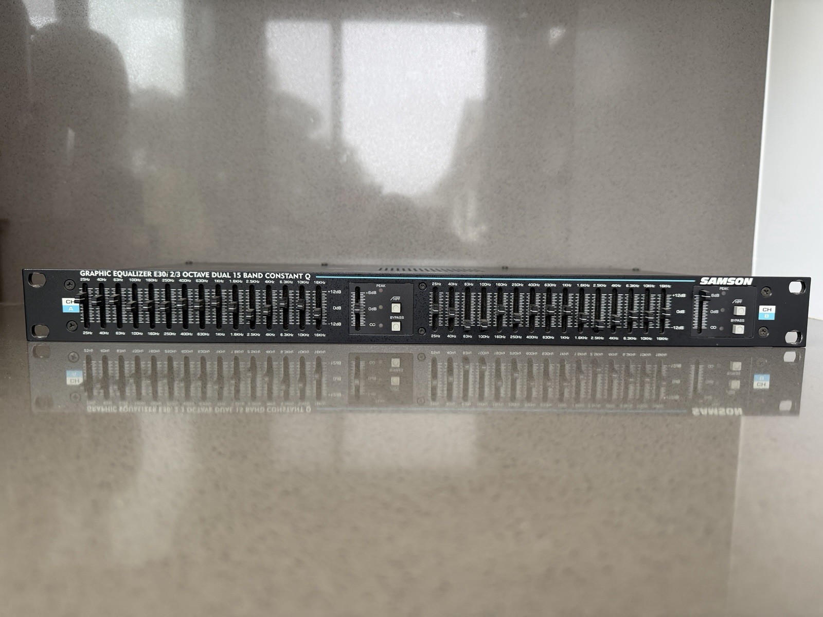Samson E30i Dual 15 Band Graphic Equalizer Constant Q Rack Mount EQ XLR 1/4”
