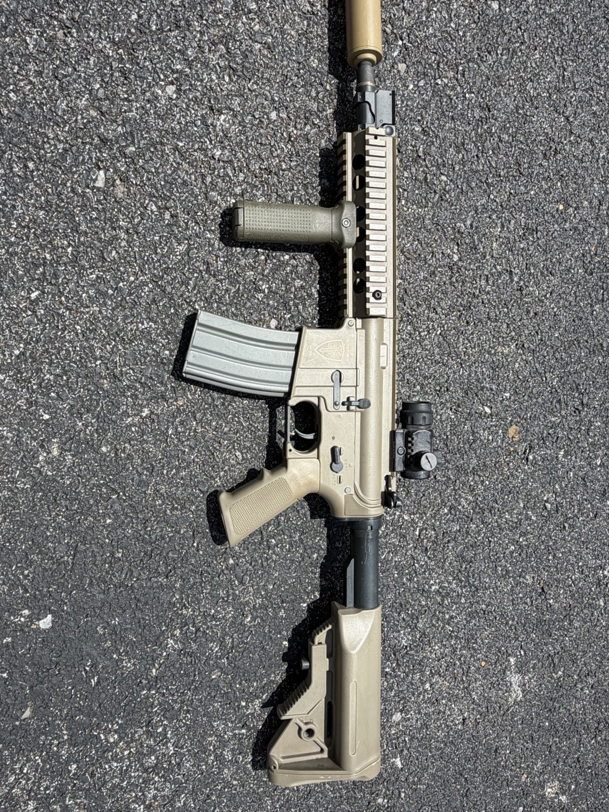Elite Force M4 Battery Powered Airsoft Rifle. Needs battery for scope and gun.