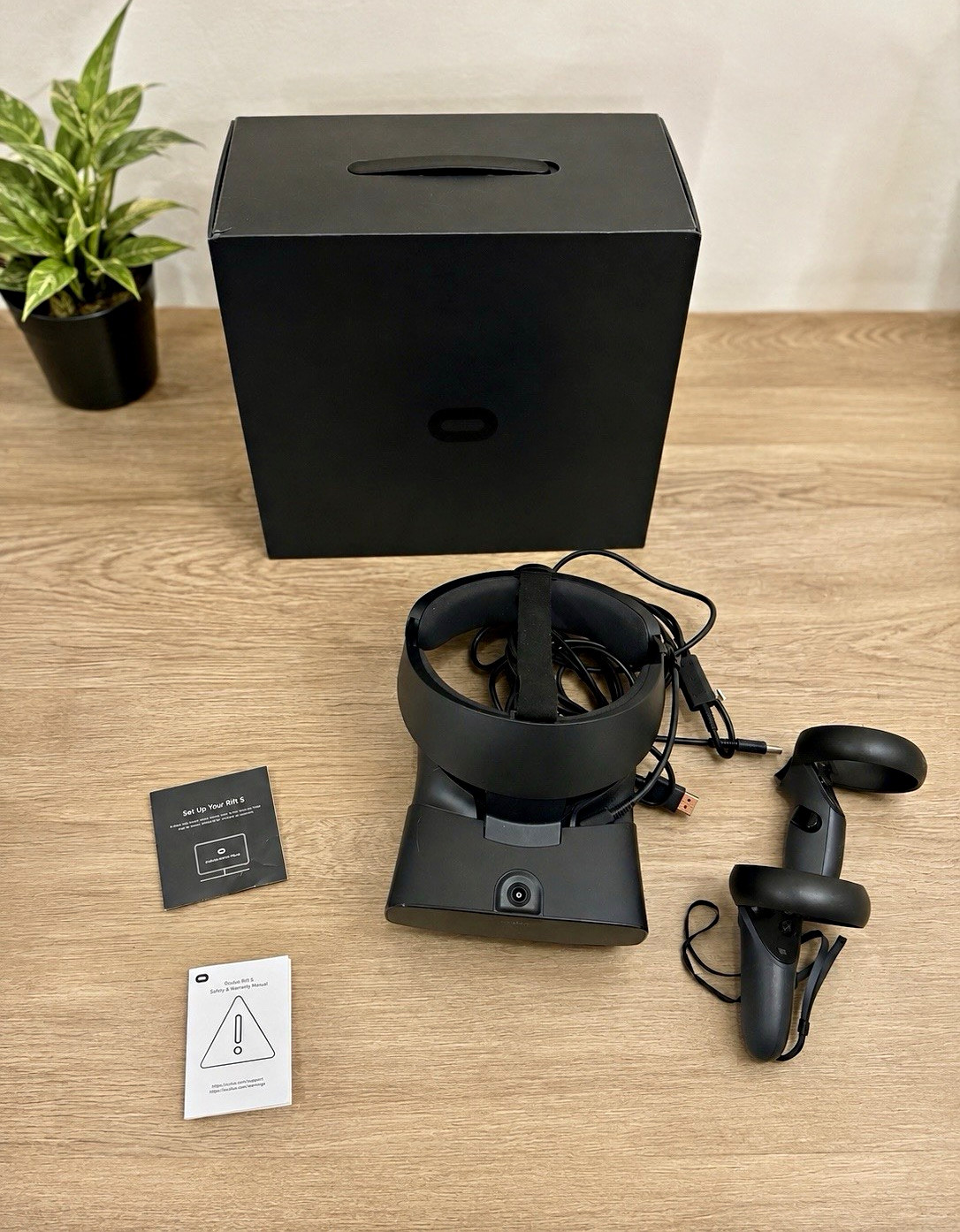 Oculus Rift S VR Headset Bundle w/ Touch Controllers, Black - Gently used! 80hz