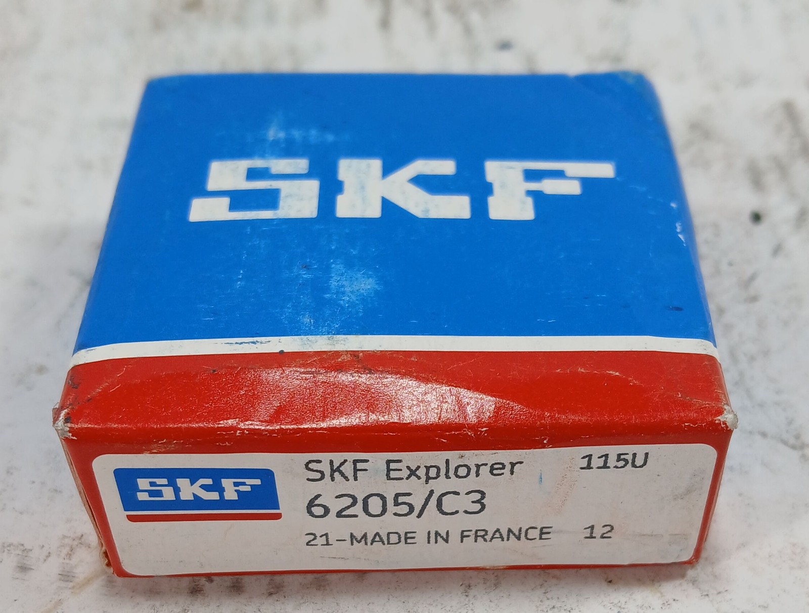 1 NEW SKF 6205/C3 DEEP GROOVE BALL BEARING NIB ***MAKE OFFER***