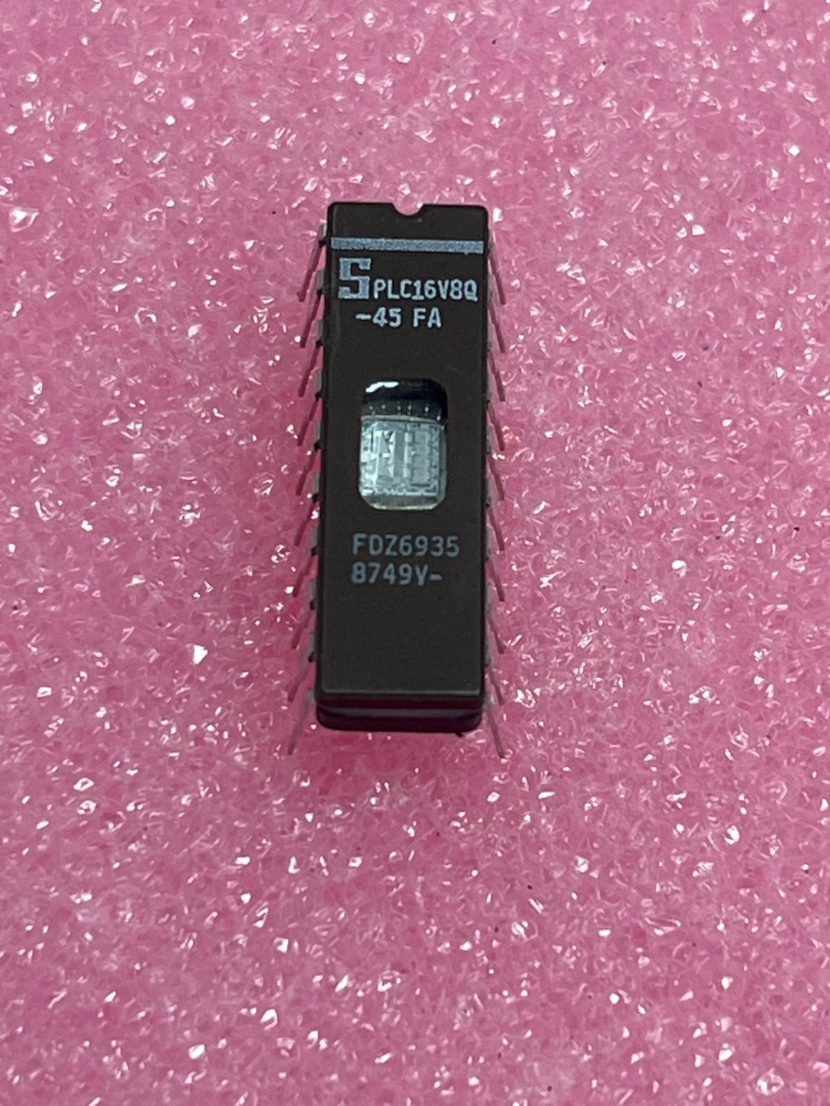 Signetics PLC16V8-Q45FA Programmable Logic Device, NEW!