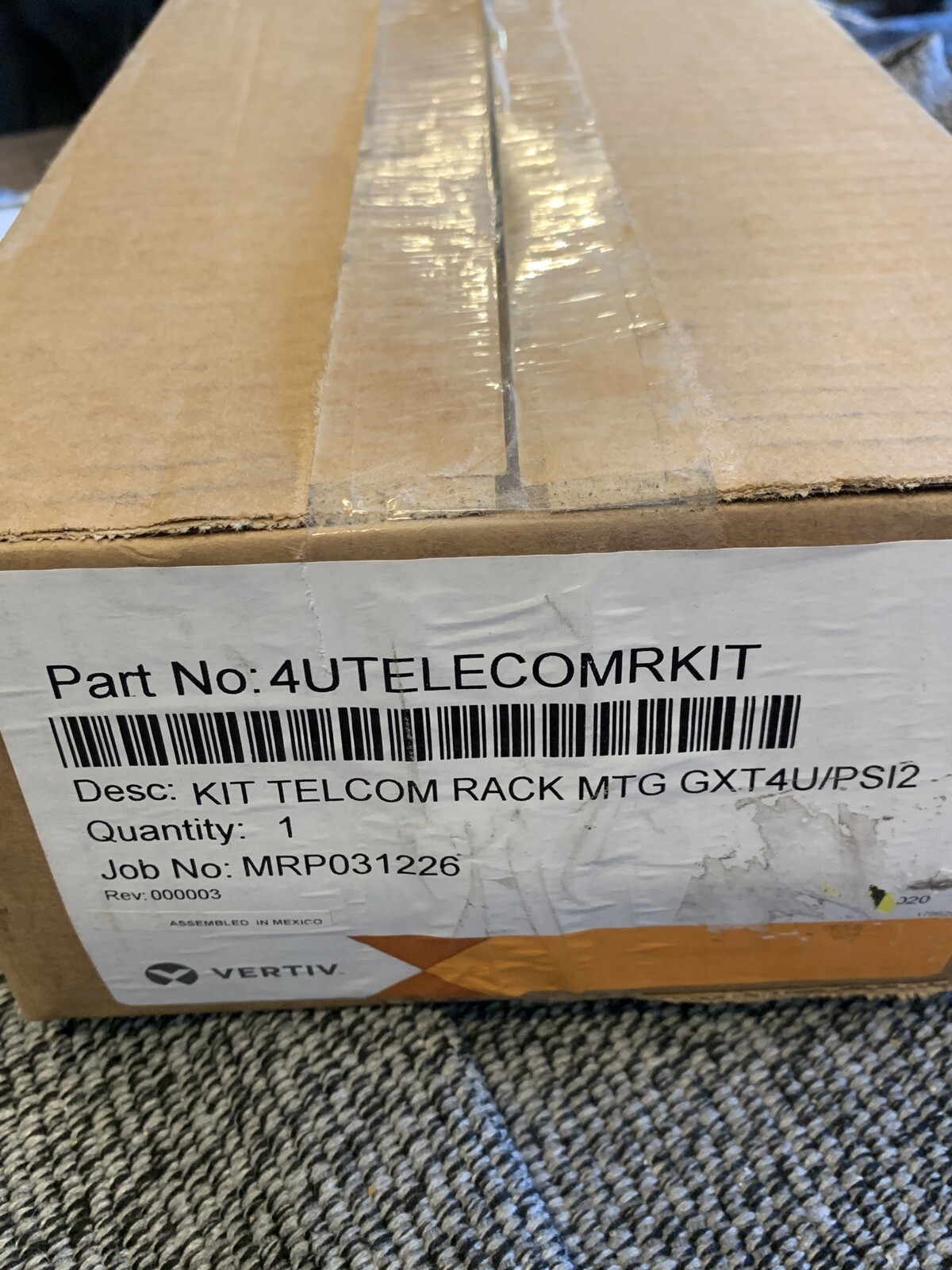 Liebert 4U Center Mount Bracket 4UTELECOMRKIT