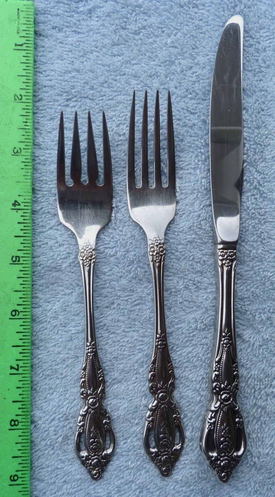 ONEIDA Deluxe Stainless MONTE CARLO pattern 3 piece Setting Knife & 2 Forks