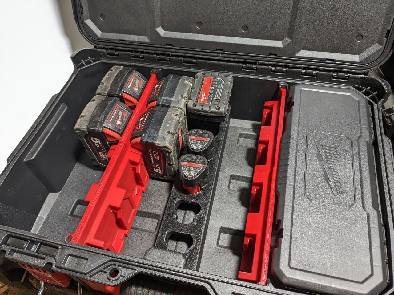 Milwaukee PACKOUT integrated battery storage M12, M18 external/internal
