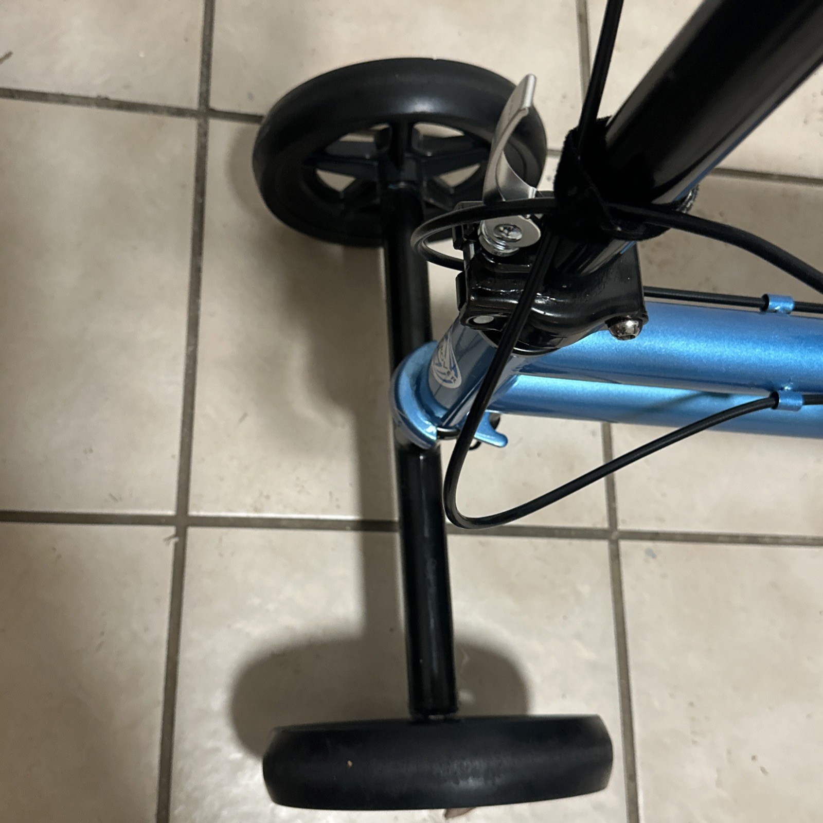Lightweight KneeRover Foldable & Adjustable Knee Scooter