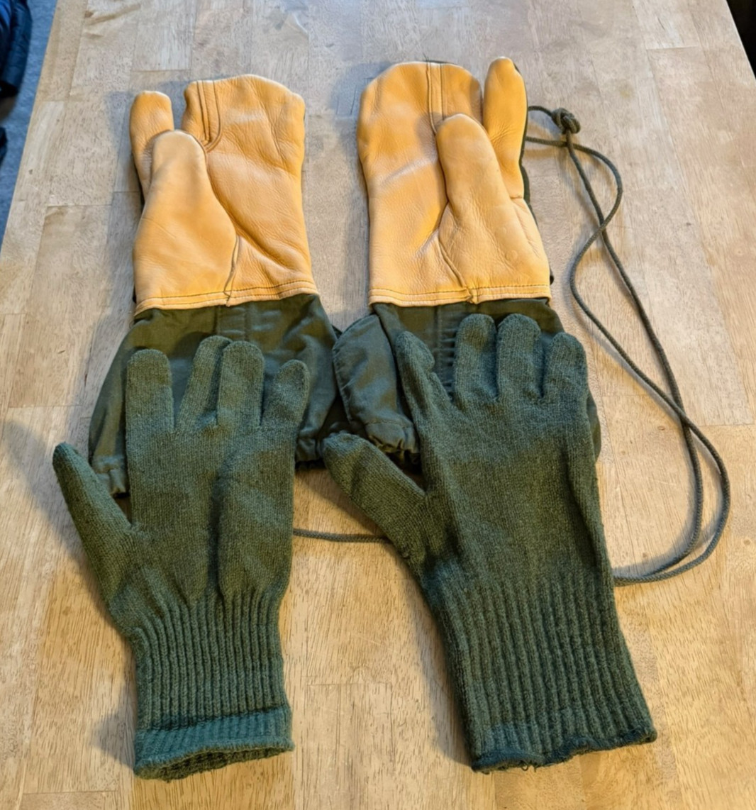 VTG U.S. Military M-65 Leather Cold Weather Trigger Finger Mittens - Medium